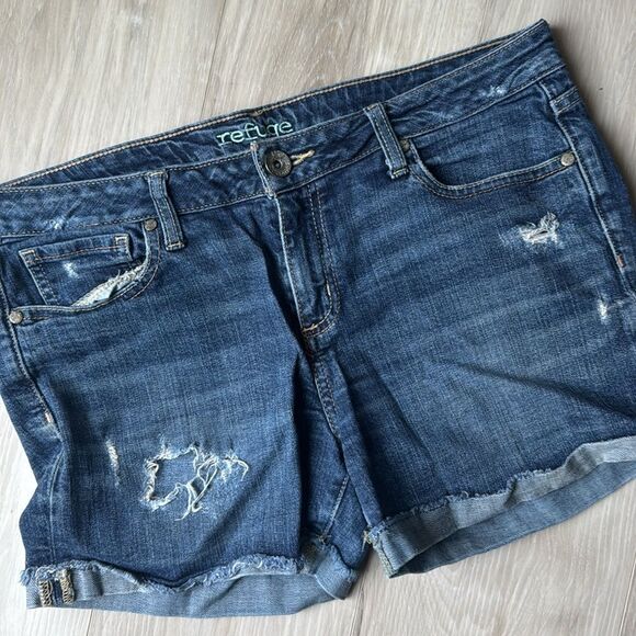 Refuge Cuffed Jean Shorts Size 12 - Picture 3 of 4
